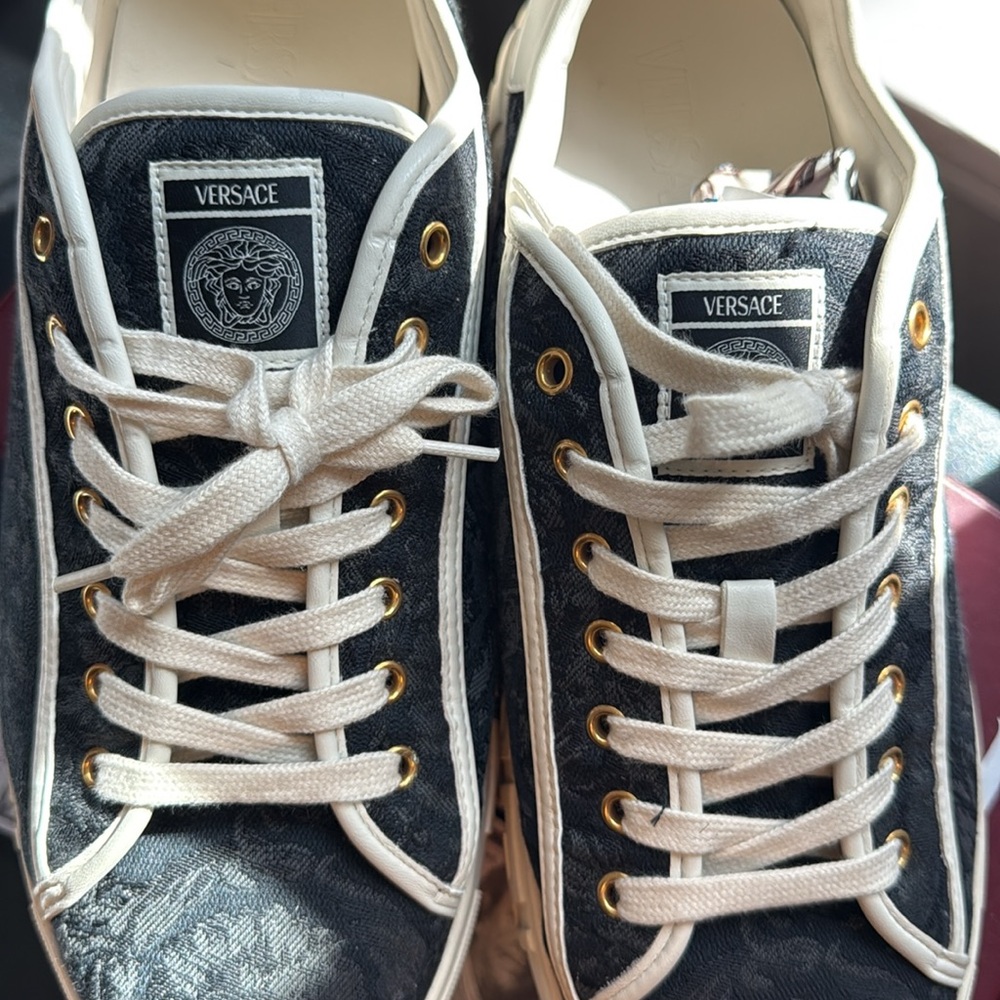 Authentic Gucci Men’s BAROCCO GRECA SNEAKERS - Picture 6 of 7